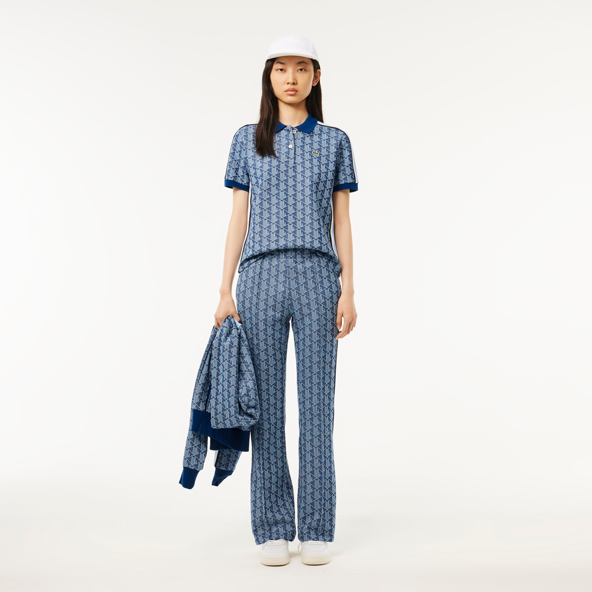 Áo Polo Lacoste Nữ Ôm Dáng Họa Tiết Monogram Chất Vải Jacquard