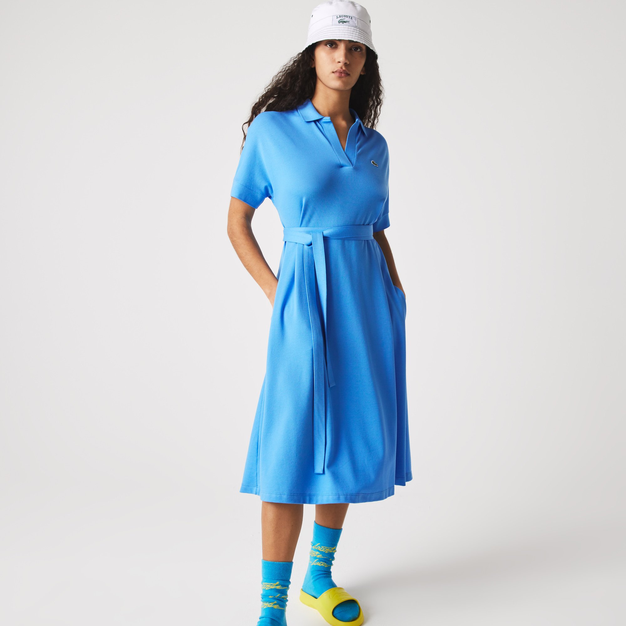 Đầm Polo Lacoste Nữ Dáng Rộng Cổ V Chất Liệu Piqué