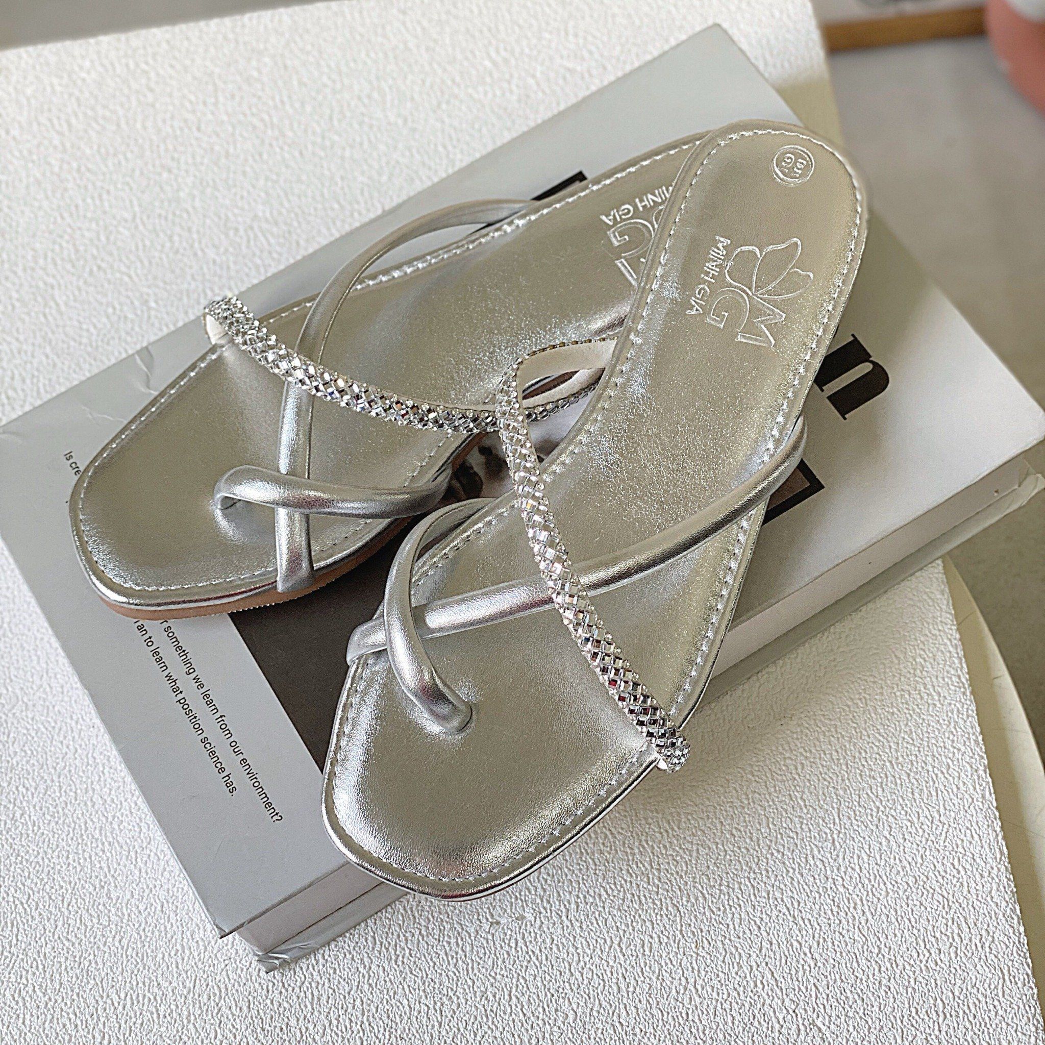  Dép Nữ xỏ ngón đính đá Quai Da Cao Cấp 