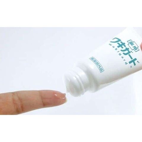 Lăn Khử Mùi Kobayashi Dạng Gel Trong Suốt Nhật Bản 50g