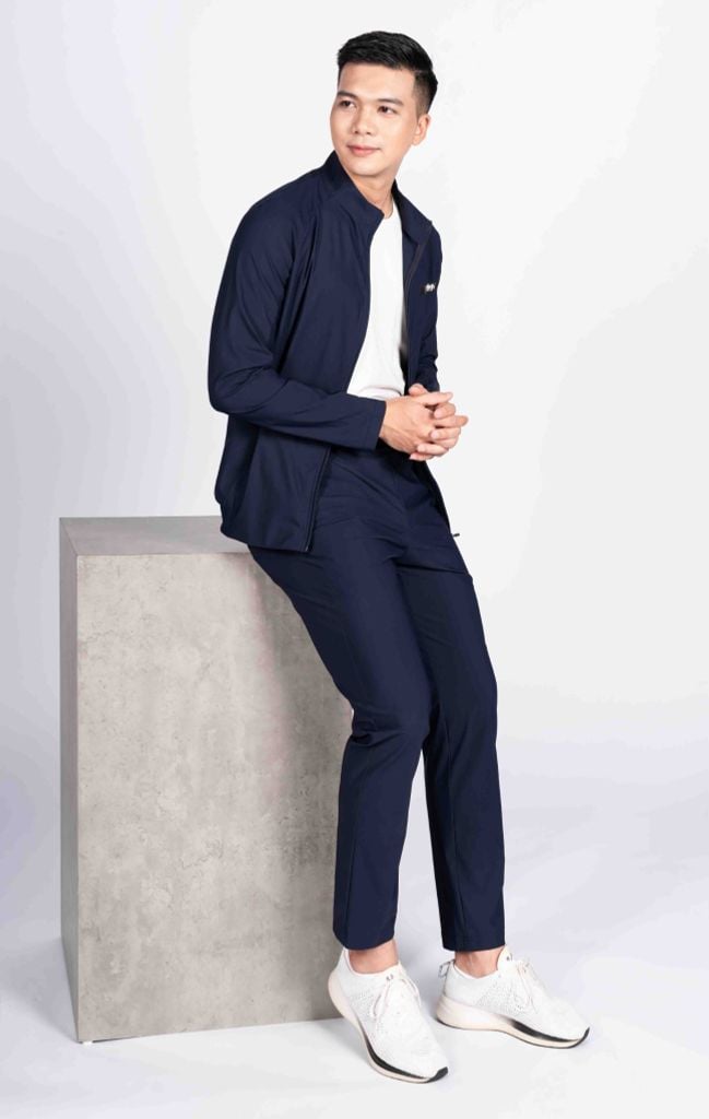 Bộ Gió Dệt Kim Thể Thao Nam Livan LV24W04M501