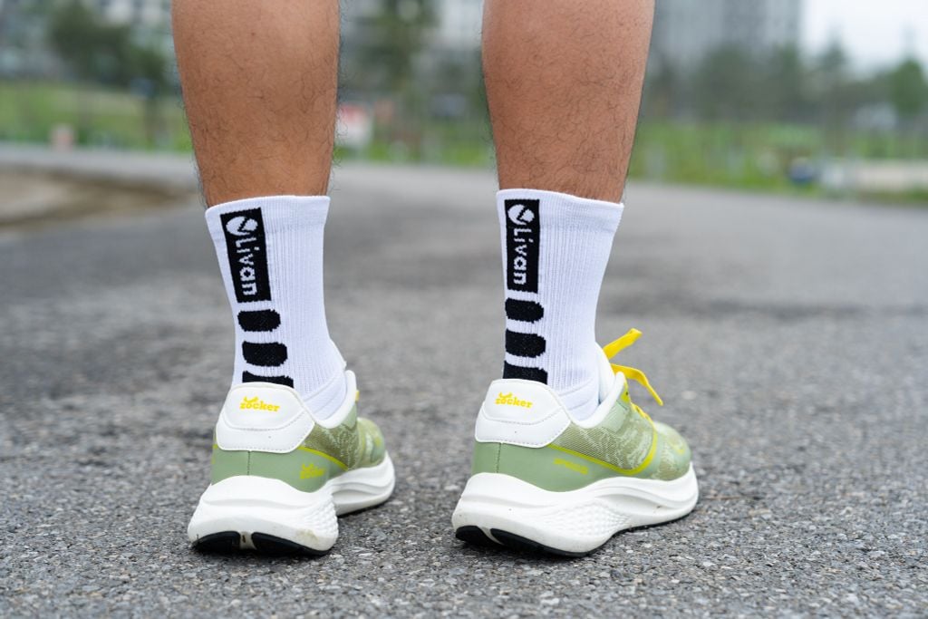 Tất Thể Thao Nam Livan Sport LV24N03N803