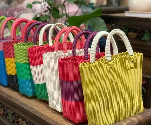  Giỏ PE quai thắt nhiều màu 