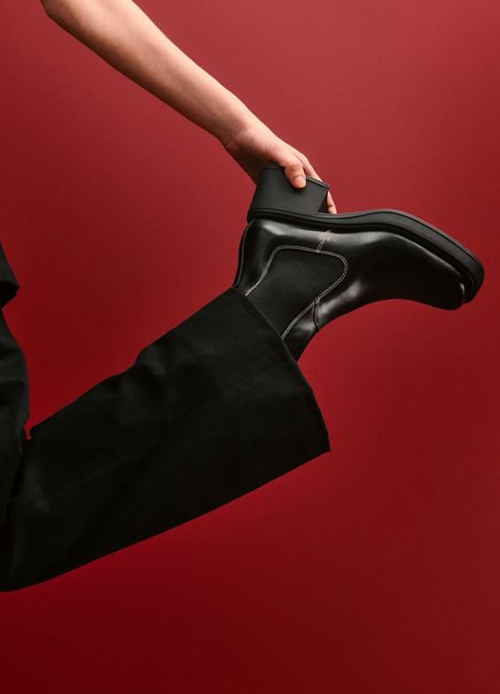 Vagabond Boot Dorah đen viền trắng- cổ thun