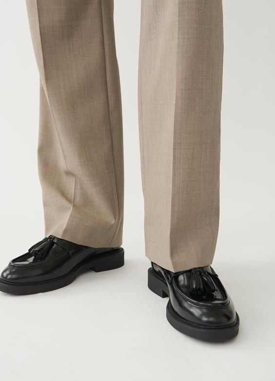 Vagabond Loafer đen bóng - tua rua