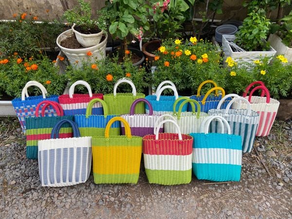  Giỏ PE quai thắt nhiều màu 
