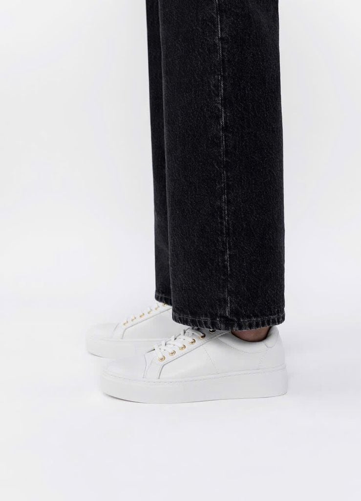 Vagabond sneaker trắng khoen vàng