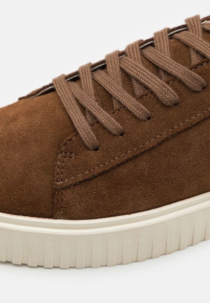 Vagabond sneaker nâu đậm da lộn đế trắng