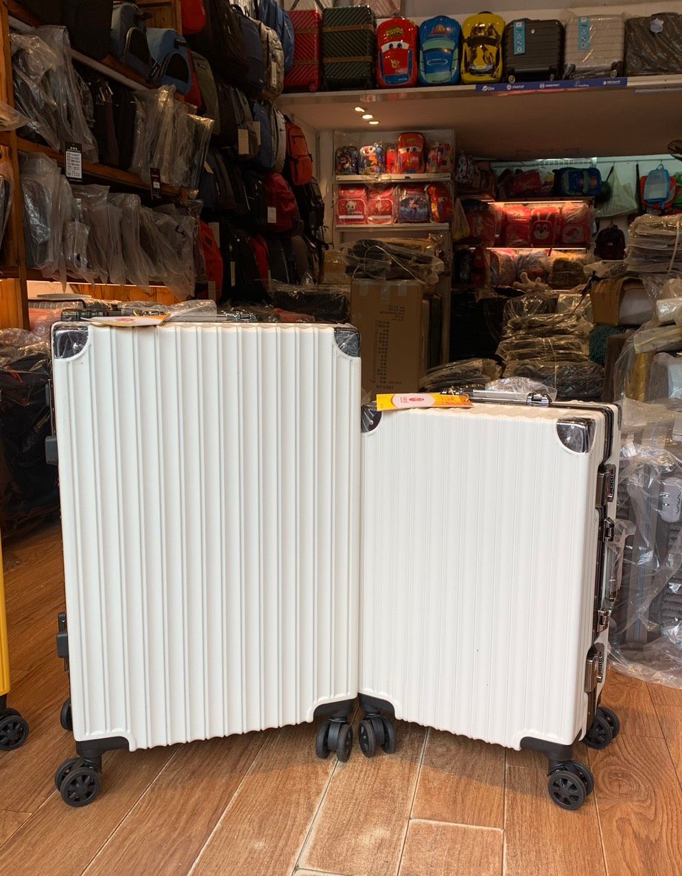  Vali khung nhôm khóa sập AS215 size 20inch. 