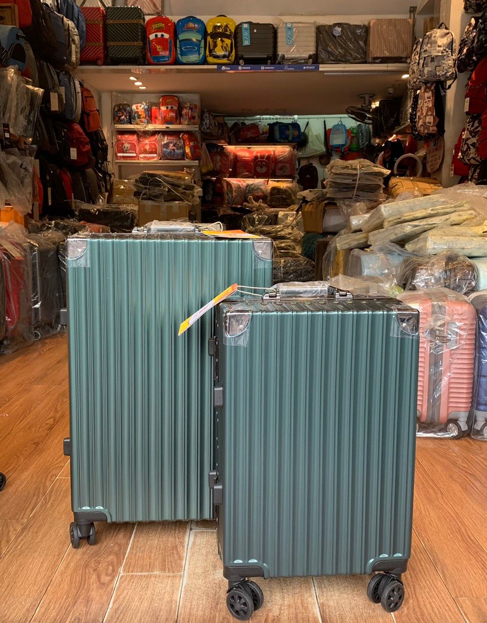  Vali khung nhôm khóa sập AS215 size 20inch. 