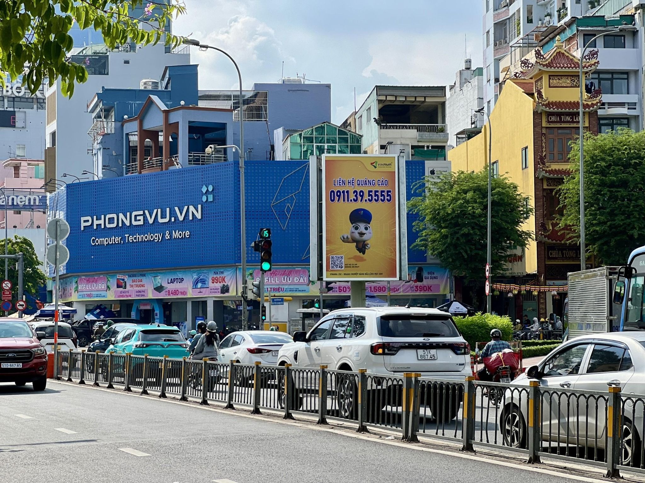  Billboard Ngã 4 Nguyễn Thị Minh Khai - Cách Mạng Tháng Tám, Q1, TP. HCM 