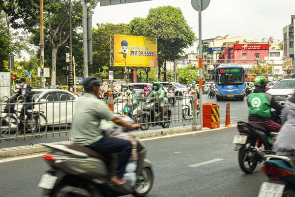  Billboard Vòng xoay Nguyễn Văn Cừ - Hùng Vương - Lý Thái Tổ (Ngã 6 Cộng Hòa), Quận 1, TP.HCM 