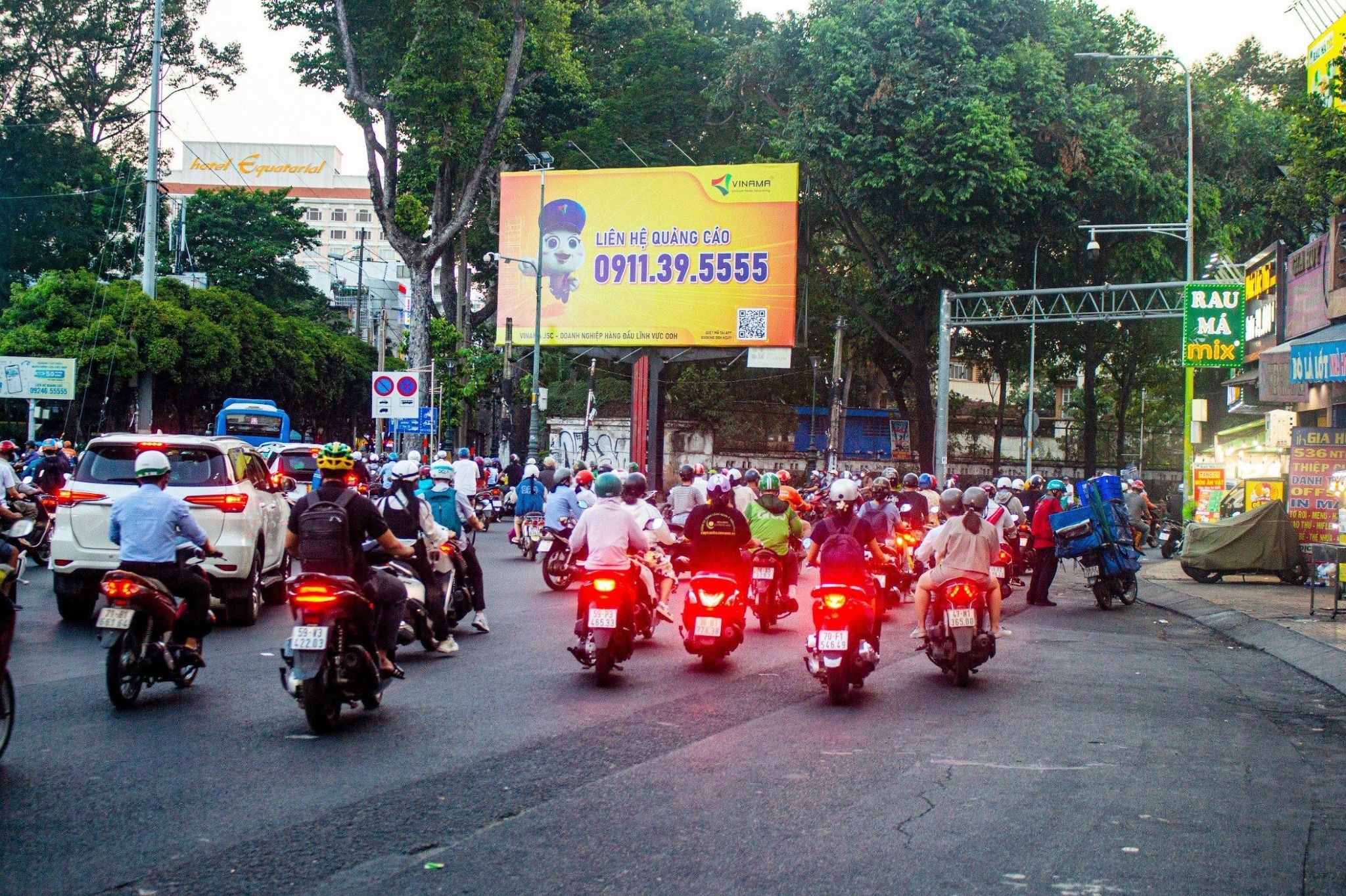  Billboard Vòng xoay Nguyễn Văn Cừ - Hùng Vương - Lý Thái Tổ (Ngã 6 Cộng Hòa), Quận 1, TP.HCM 