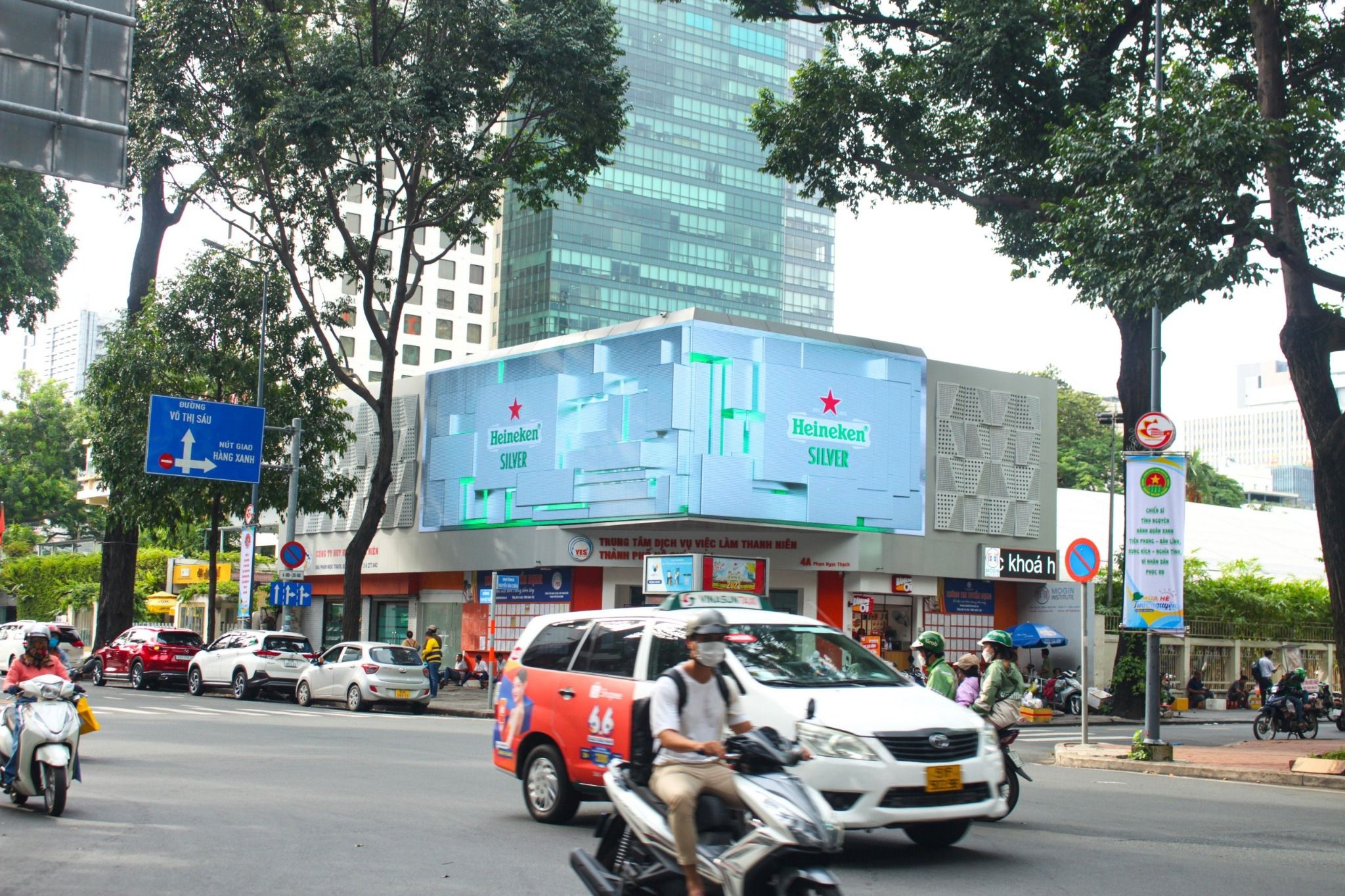  Đường đèn trang trí tuyến đường Lê Duẩn, TP.HCM 