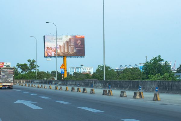  Billboard Đường dẫn cao tốc, P. Phú Hữu, Quận 9, Tp. Hồ Chí Minh 