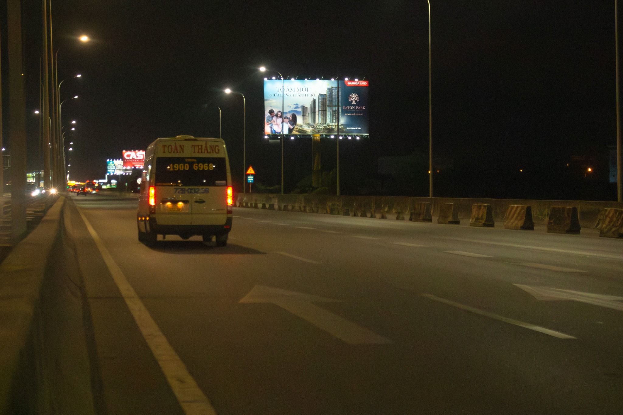 Billboard Đường dẫn cao tốc, P. Phú Hữu, Quận 9, Tp. Hồ Chí Minh 