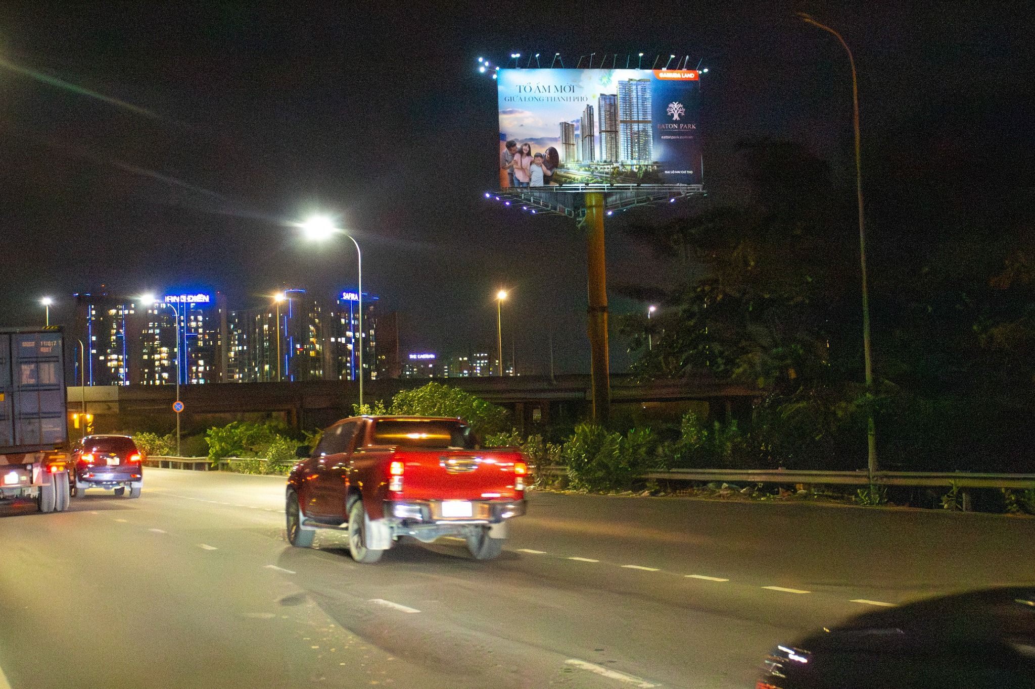  Billboard KM 4+600 nút giao Võ Chí Công – Cao tốc, Thành phố Thủ Đức, Tp. Hồ Chí Minh 