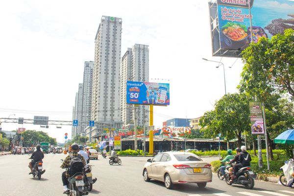  Billboard Tiểu cảnh giao lộ Nguyễn Hữu Thọ - đường D4 