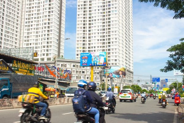  Billboard Tiểu cảnh giao lộ Nguyễn Hữu Thọ - đường D4 