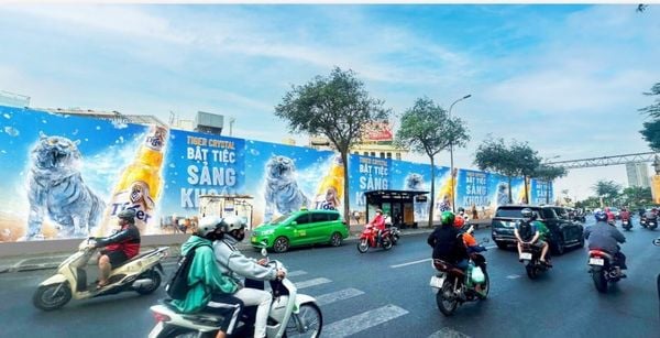  Hàng rào Hai Bà Trưng - Công Trường Mê Linh 