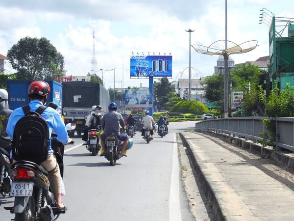  Billboard Vị trí Tiểu đảo đường 30 tháng 4, Vòng xoay Cầu Đầu Sấu, Quận Ninh Kiều, Cần Thơ 