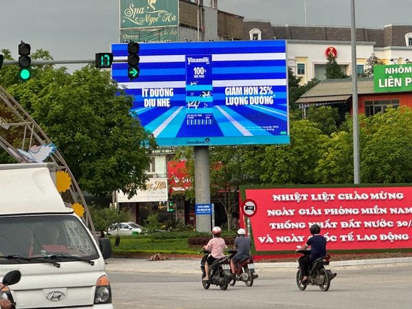  VINAMILK - CHIẾN DỊCH LED TRẢI RỘNG TRÊN CẢ NƯỚC 