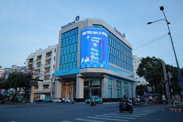  VINAMILK - CHIẾN DỊCH LED TRẢI RỘNG TRÊN CẢ NƯỚC 