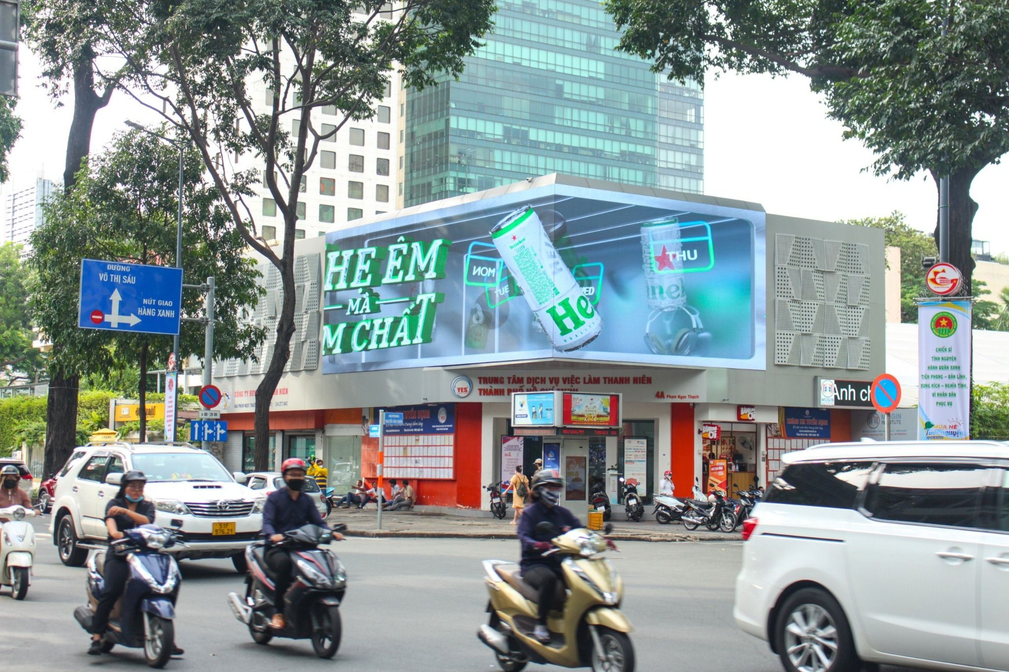  Đường đèn trang trí tuyến đường Lê Duẩn, TP.HCM 