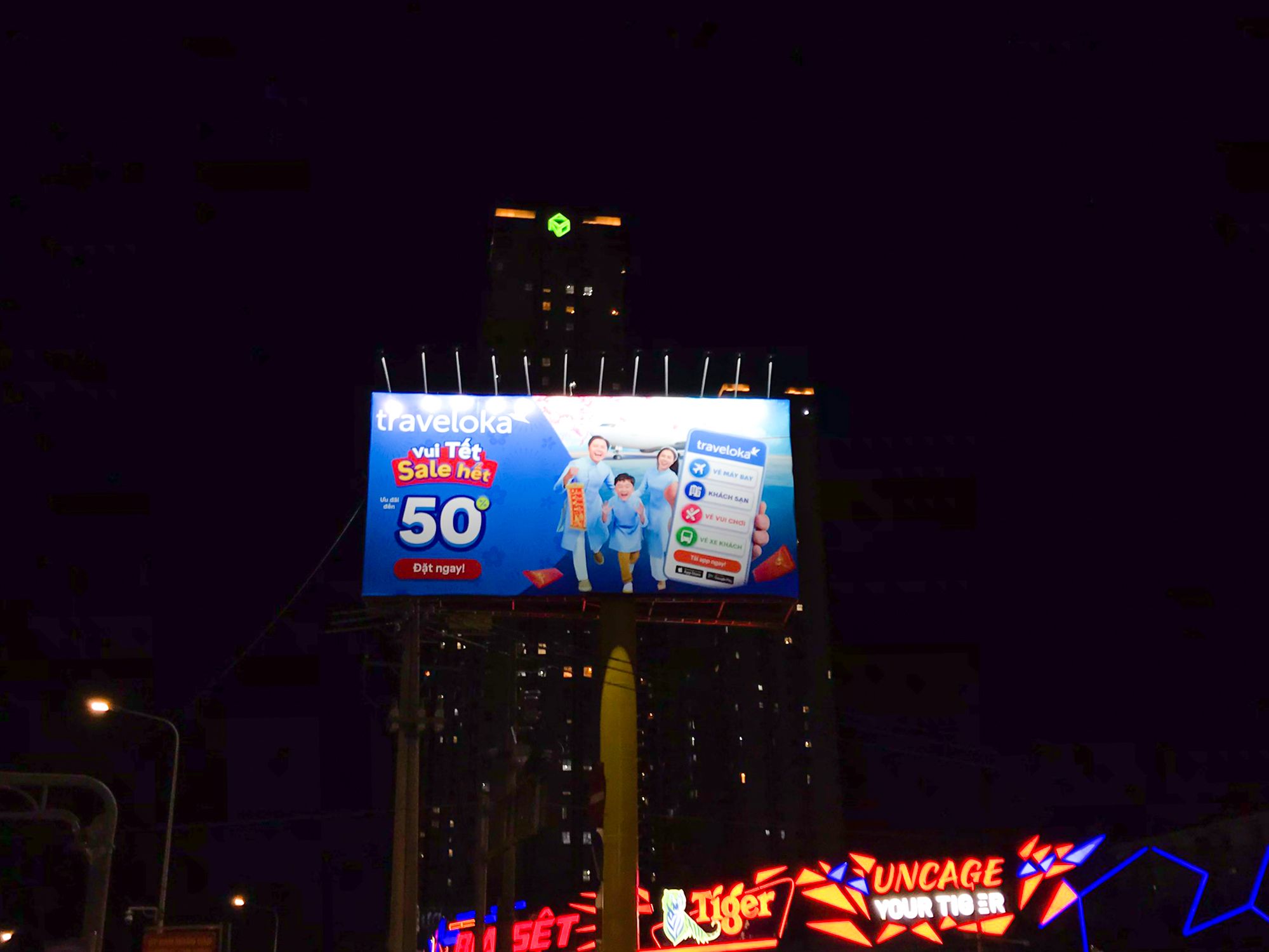  Billboard Tiểu cảnh giao lộ Nguyễn Hữu Thọ - đường D4 