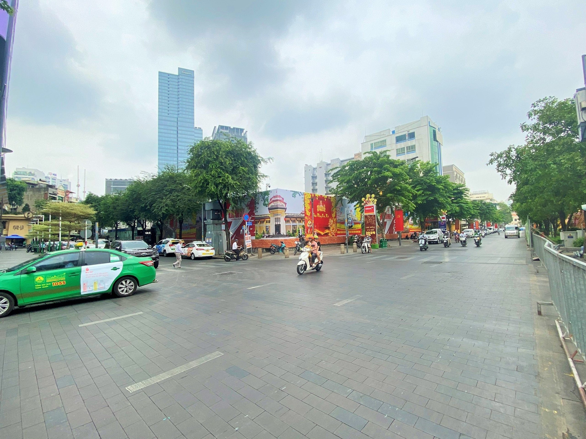  Hàng rào Nguyễn Huệ - Tôn Thất Thiệp, Quận 1, Tp. Hồ Chí Minh 