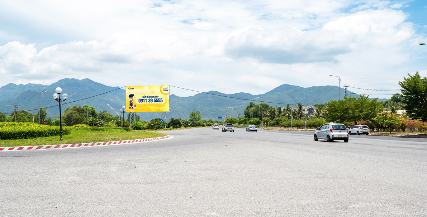  Billboard KM 29+500 đường Nguyễn Tất Thành (Hướng TP. Nha Trang đi Sân Bay), Khánh Hòa 