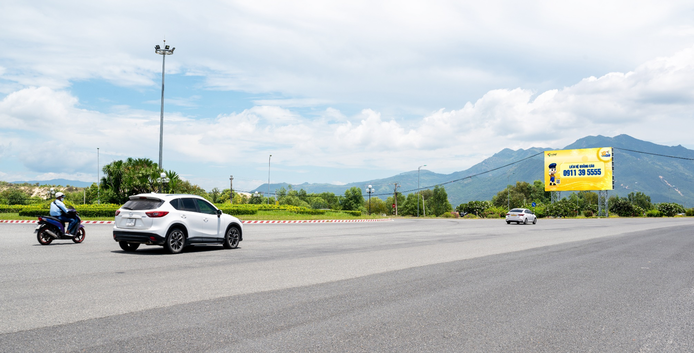 Billboard KM 29+500 đường Nguyễn Tất Thành (Hướng TP. Nha Trang đi Sân Bay), Khánh Hòa 