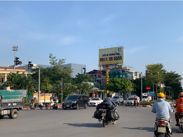  Billboard Ngã 4 Dương Đình Nghệ, Trung Kính, Cầu Giấy, Hà Nội 