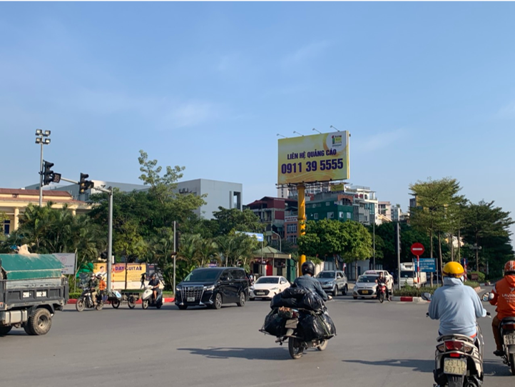  Billboard Ngã 4 Dương Đình Nghệ, Trung Kính, Cầu Giấy, Hà Nội 