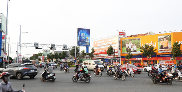  Billboard Ngã 4 Nguyễn Văn Linh – 30/4, Ninh Kiều, Cần Thơ 