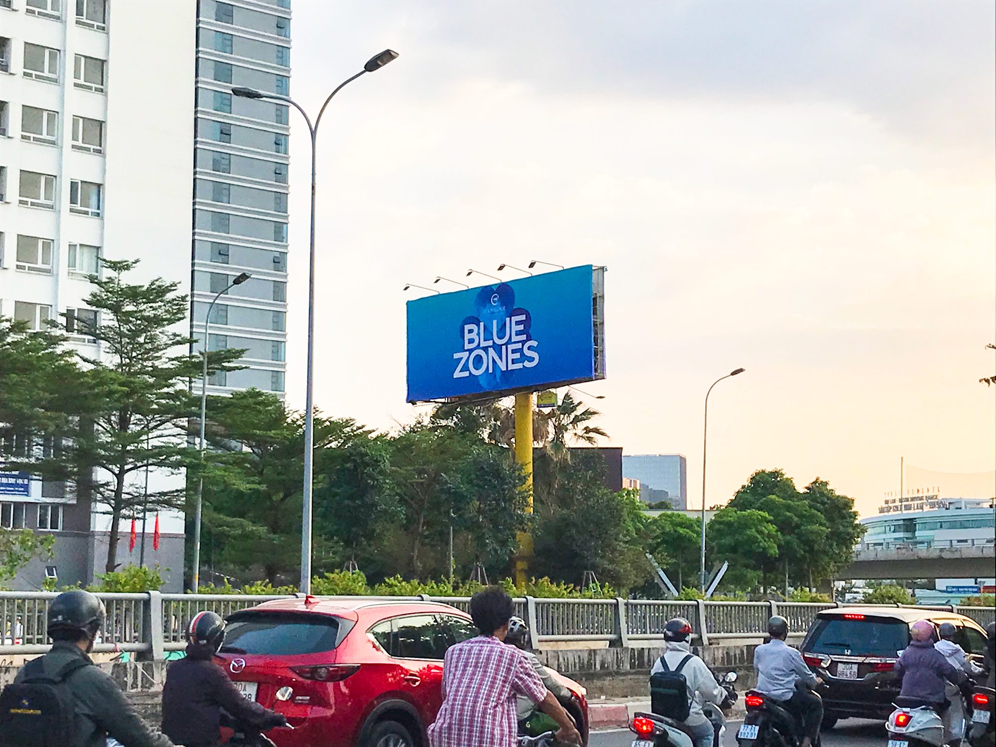  Billboard Cầu vượt Thủ Thiêm - 90 Nguyễn Hữu Cảnh, Bình Thạnh, Tp. Hồ Chí Minh 