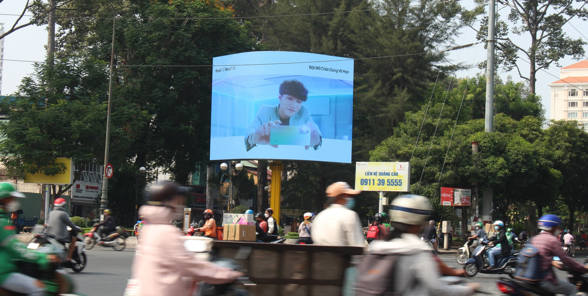  Led 3D Vòng xoay ngã 6 Nguyễn Văn Cừ - Lý Thái Tổ, Quận 1, Tp. Hồ Chí Minh 