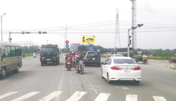  Billboard Đường Dẫn Cao Tốc Q. Bình Tân - Nằm Cửa ngõ ra vào Tp.HCM , Ngã tư Trần Văn Giàu với đường dẫn cao tốc, Tp. Hồ Chí Minh 