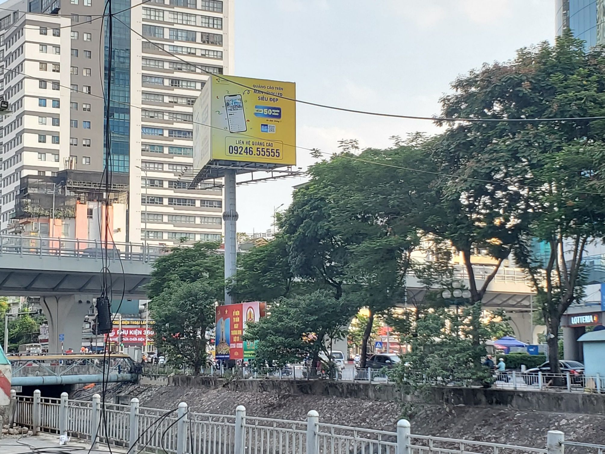  Billboard Chân cầu Mai Động, Hai Bà Trưng, Hà Nội 