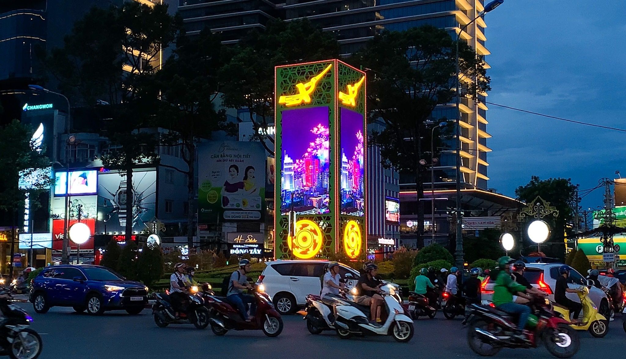  Led 2D Vòng xoay Dân Chủ, Quận 10, Tp. Hồ Chí Minh 