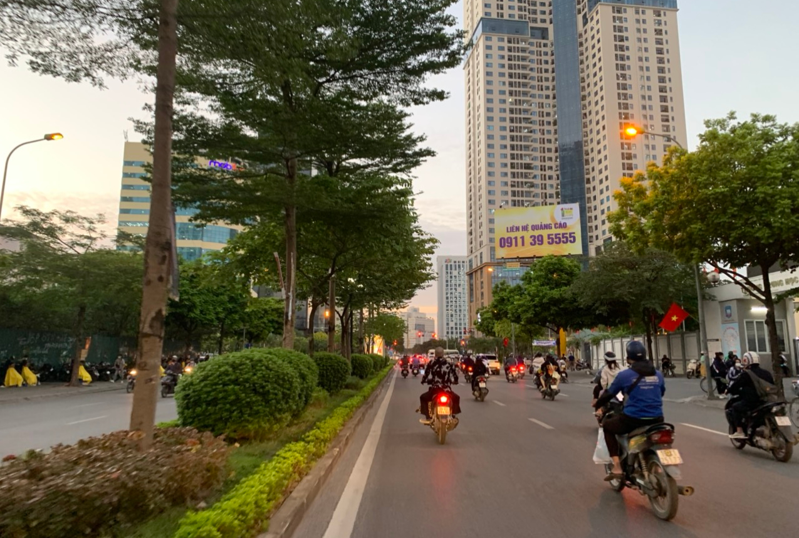  Billboard Ngã 4 Dương Đình Nghệ, Trung Kính, Cầu Giấy, Hà Nội 