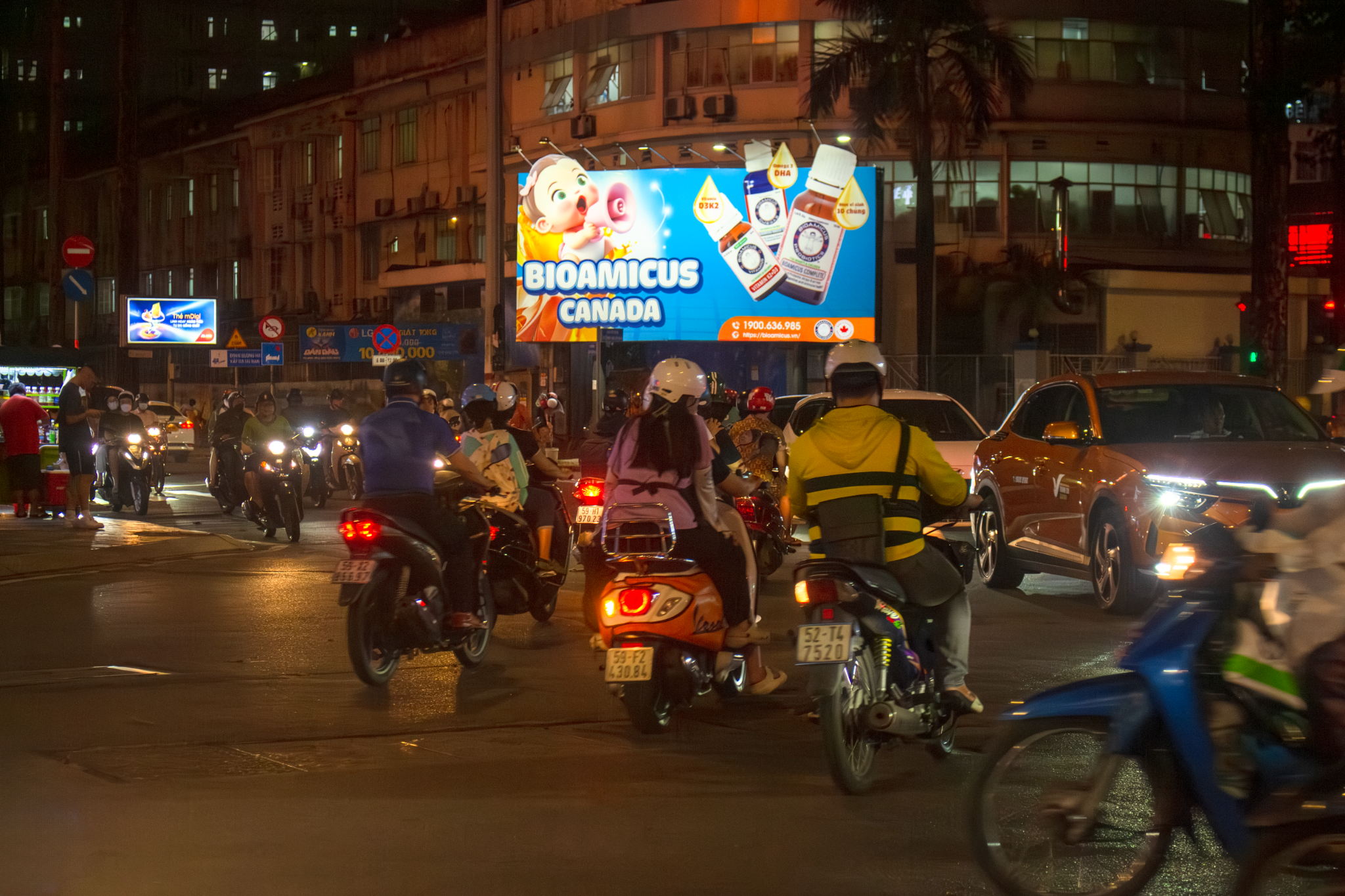  Billboard Ngã 3 Nguyễn Thị Minh Khai – Cống Quỳnh (Cạnh bệnh viện Từ Dũ), Q.1, TP. HCM 