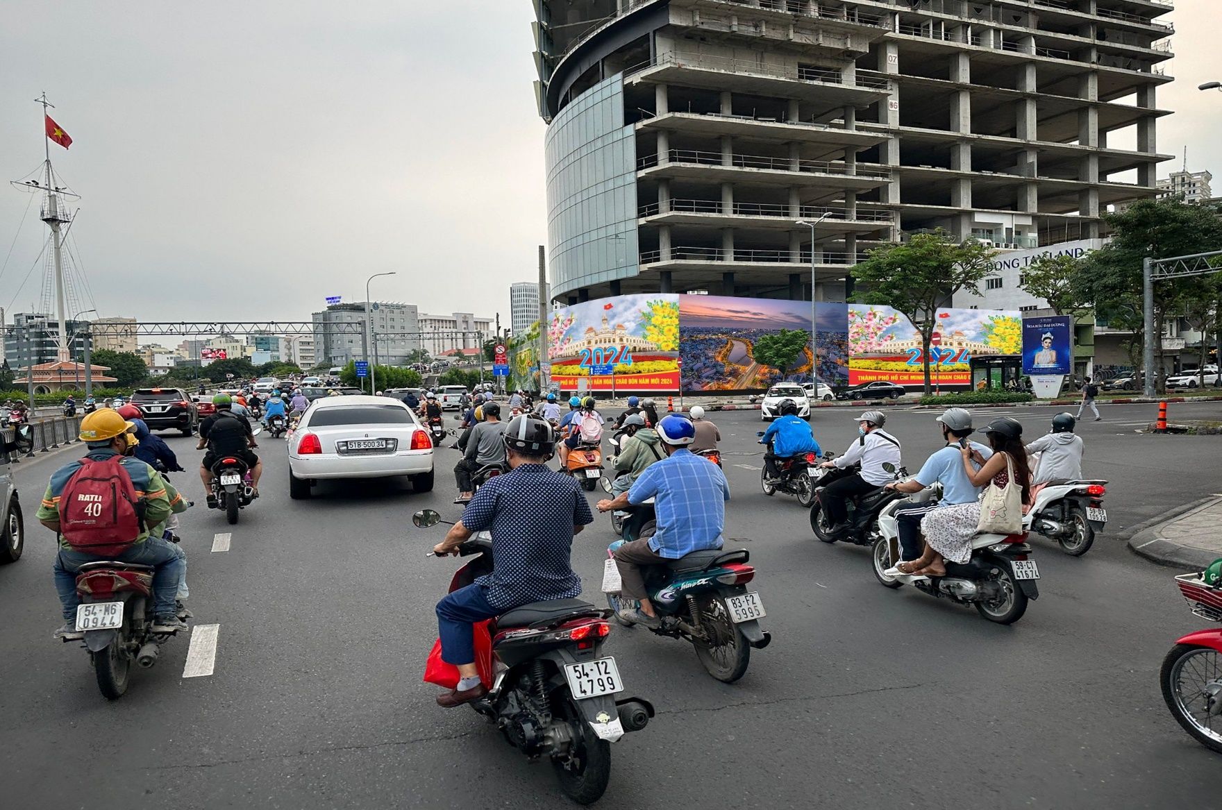  Hàng rào Hàm Nghi – Tôn Đức Thắng, Quận 1, Tp. Hồ Chí Minh 
