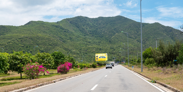  Billboard KM 17+800 đường Nguyễn Tất Thành (Hướng TP. Nha Trang đi Sân Bay), Khánh Hòa 