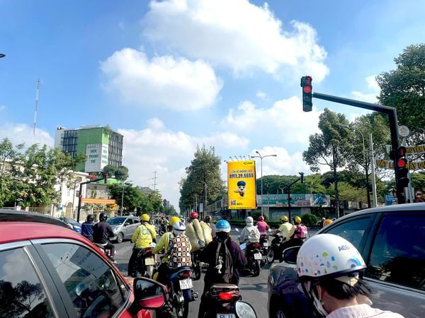  Billboard Ngã Tư Lý Thường Kiệt – Tô Hiến Thành – Quận 10, Tp. Hồ Chí Minh 