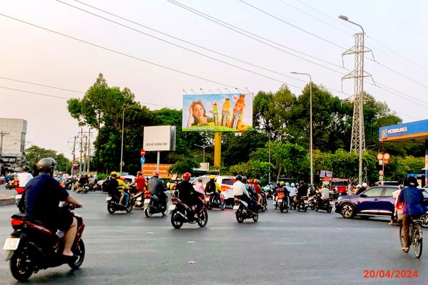  Billboard Vòng xoay Phú Lâm (Công viên Phú Lâm), Quận 6, Tp. Hồ Chí Minh 