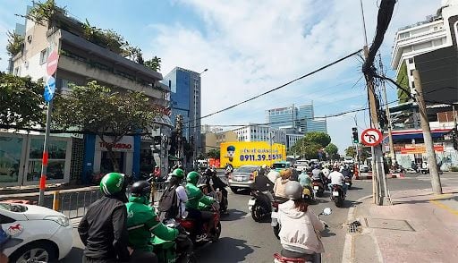  Ngã tư Điện Biên Phủ - Cách Mạng Tháng 8 