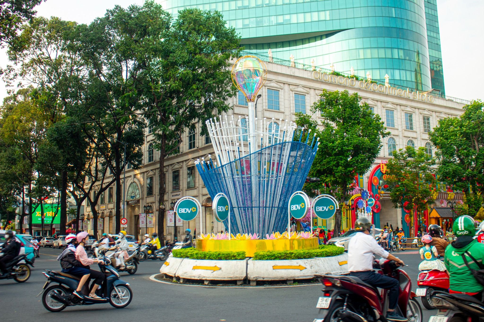  Đường đèn trang trí tuyến đường Lê Duẩn, TP.HCM 