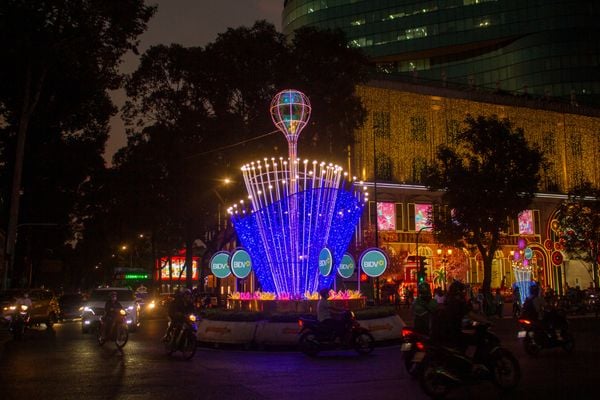  Đường đèn trang trí tuyến đường Lê Duẩn, TP.HCM 