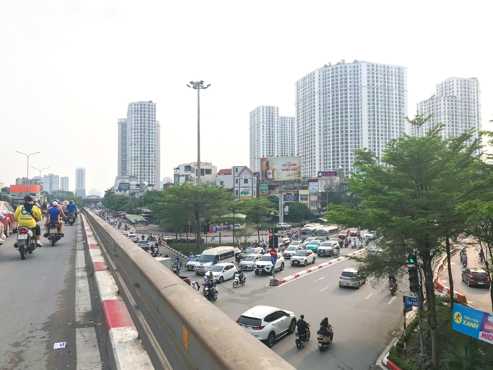  Billboard Ngã tư Sở, Đống Đa, Hà Nội 